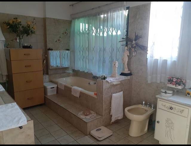 3 BEDROOM HOUSE FOR SALE IN VANDERBIJLPARK SE 2